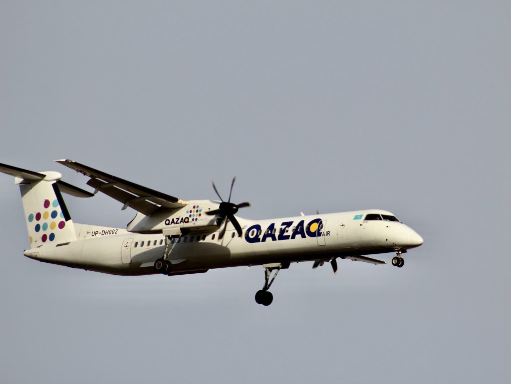 Самолет авиакомпании Qazaq Air